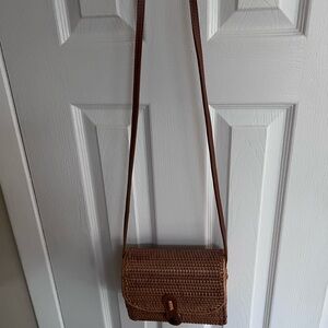 Straw Basket Weave Shoulder
bag